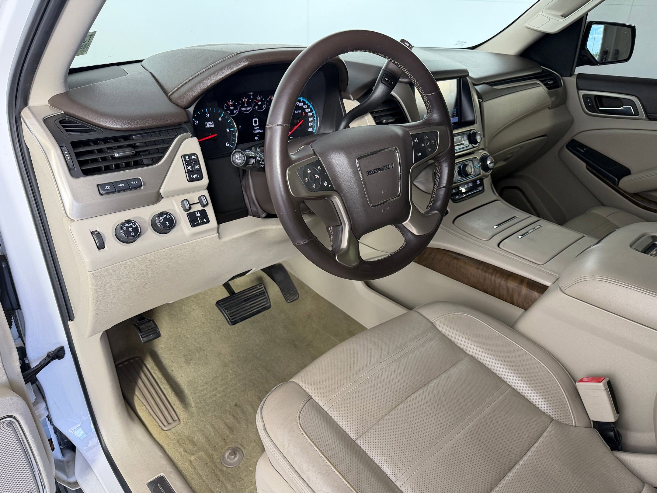 Used 2018 GMC Yukon Denali w/ Denali Ultimate Package AWD/4WD image 4