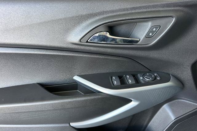 New 2026 Chevrolet Trax LS w/ LS Convenience Package FWD image 11