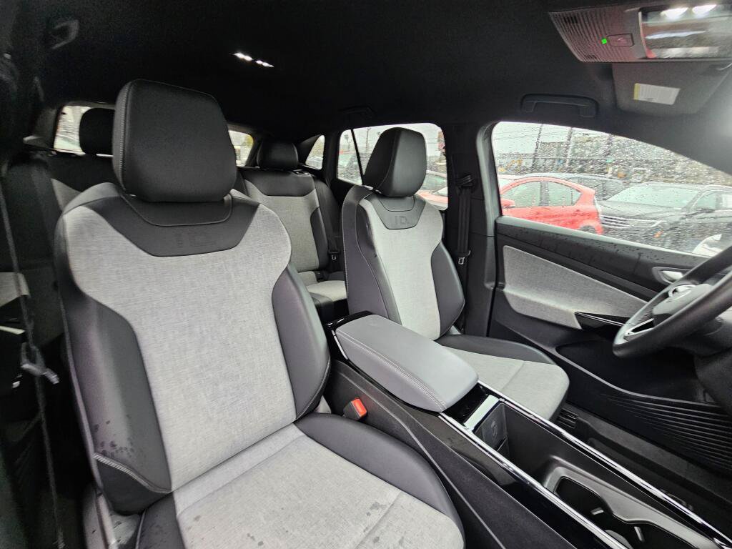 Used 2023 Volkswagen ID.4 Pro RWD image 11