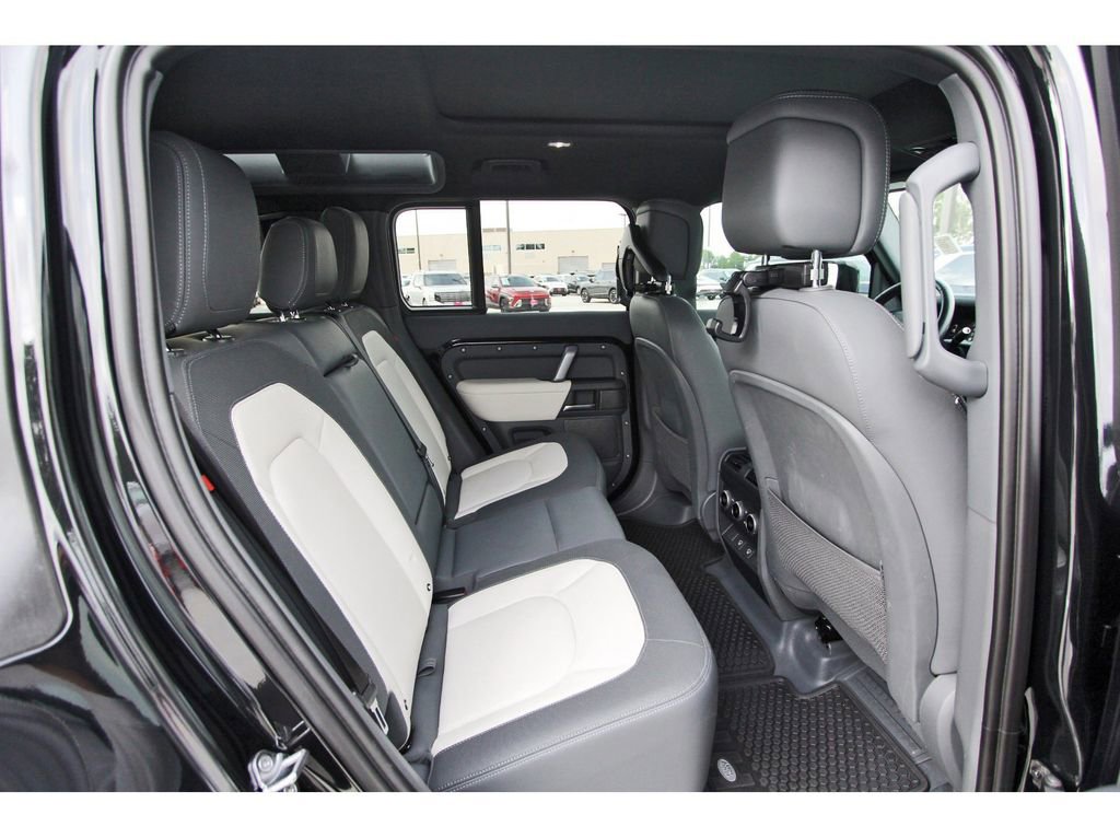 Used 2023 Land Rover Defender 110 X-Dynamic SE image 10