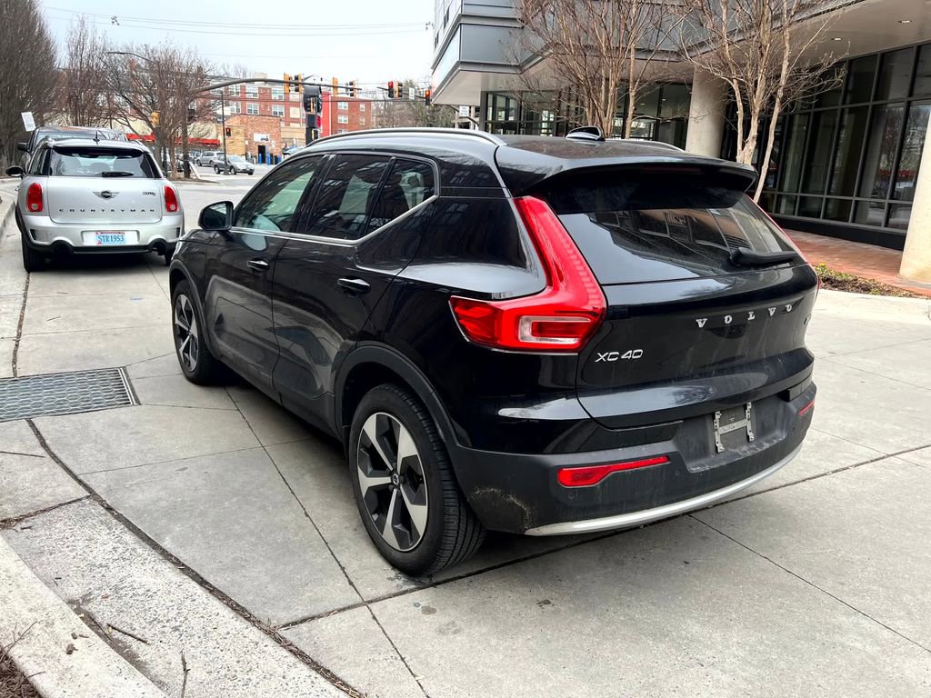 Used 2023 Volvo XC40 B5 Plus w/ Climate Package image 4