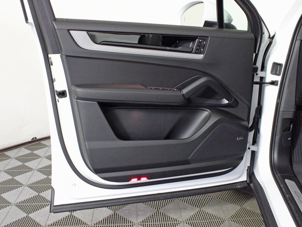 Certified 2025 Porsche Cayenne image 15
