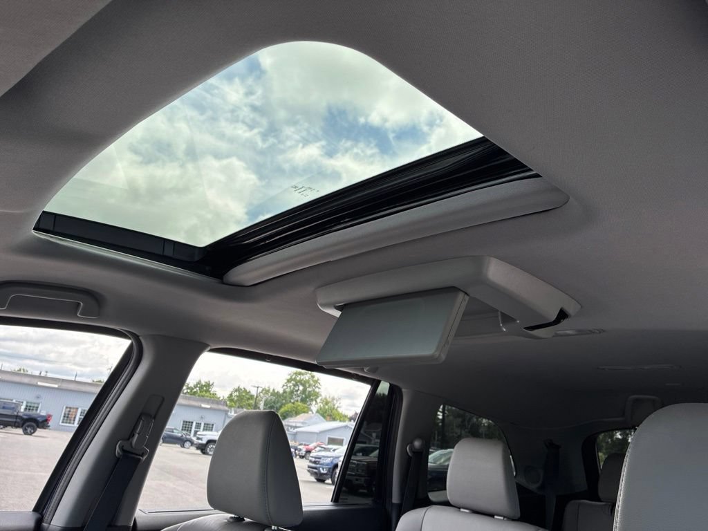 Used 2022 Honda Pilot Touring image 11