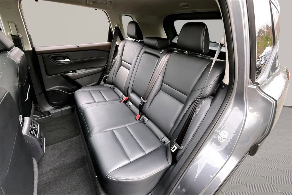 Used 2023 Nissan Rogue SL w/ SL Premium Package image 19