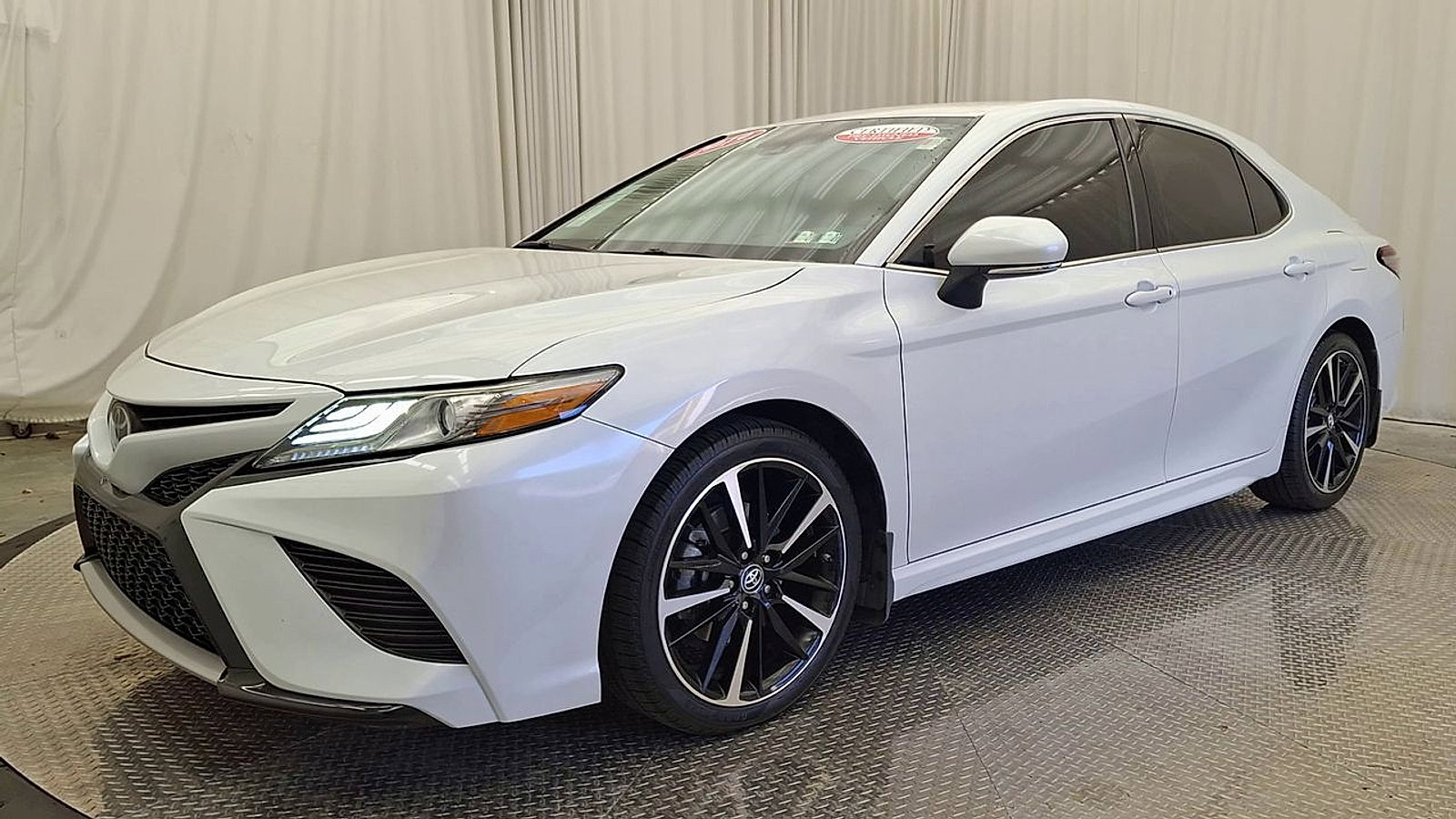 Used 2019 Toyota Camry XSE FWD image 7