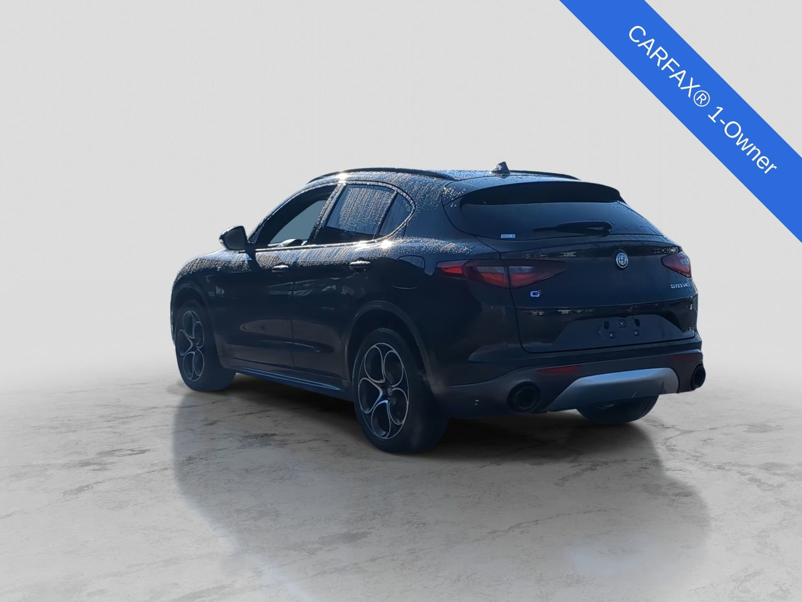 Used 2023 Alfa Romeo Stelvio Ti image 5
