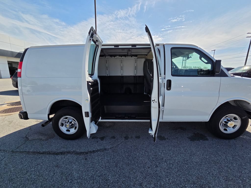 Used 2024 Chevrolet Express 3500 w/ Driver Convenience Package RWD image 23