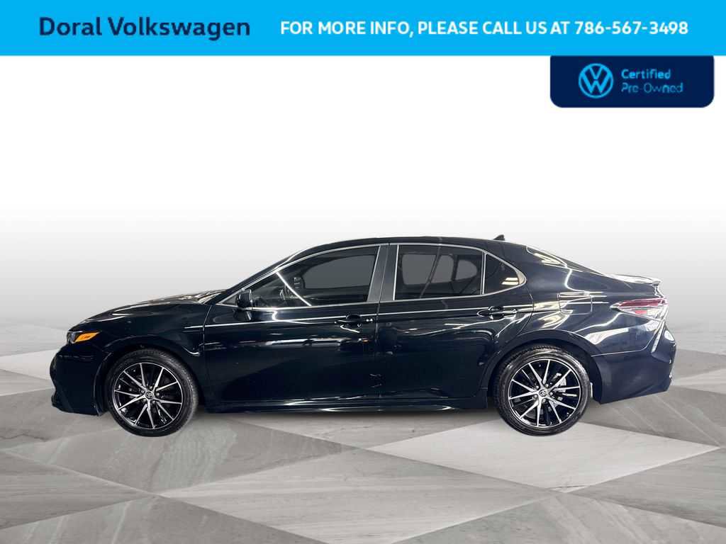 Used 2024 Toyota Camry SE image 5