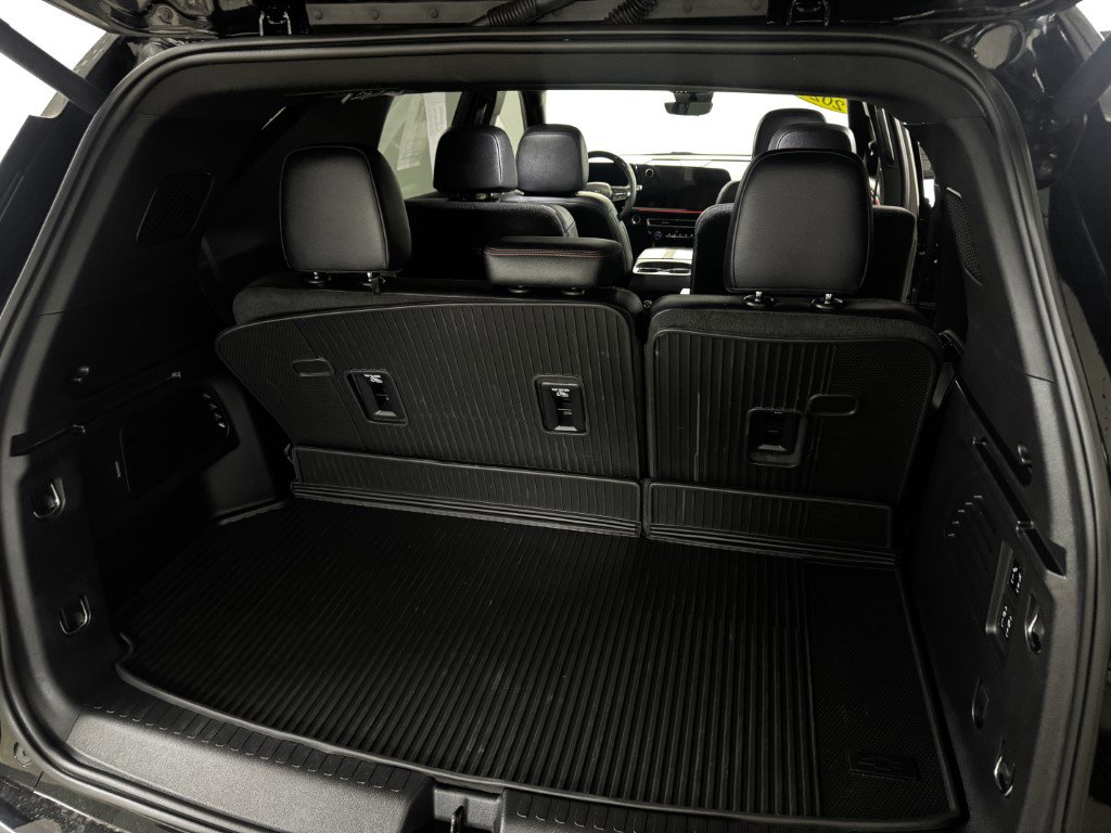 Used 2024 Chevrolet Traverse RS w/ LPO, Floor Liner Package AWD/4WD image 84