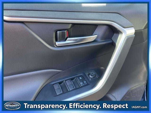 Used 2022 Toyota RAV4 XLE w/ Convenience Package AWD/4WD image 17