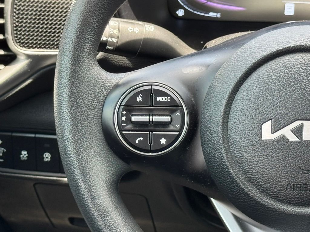Used 2025 Kia Soul LX FWD image 35