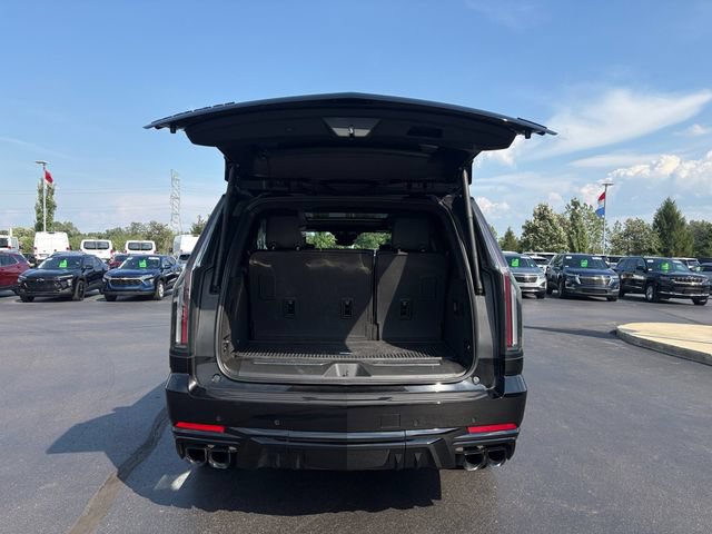 Certified 2026 Cadillac Escalade V w/ LPO, ONYX Package AWD/4WD image 18