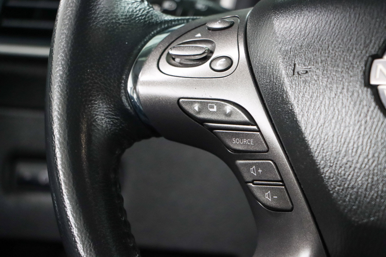 Used 2023 Nissan Murano SV FWD image 13