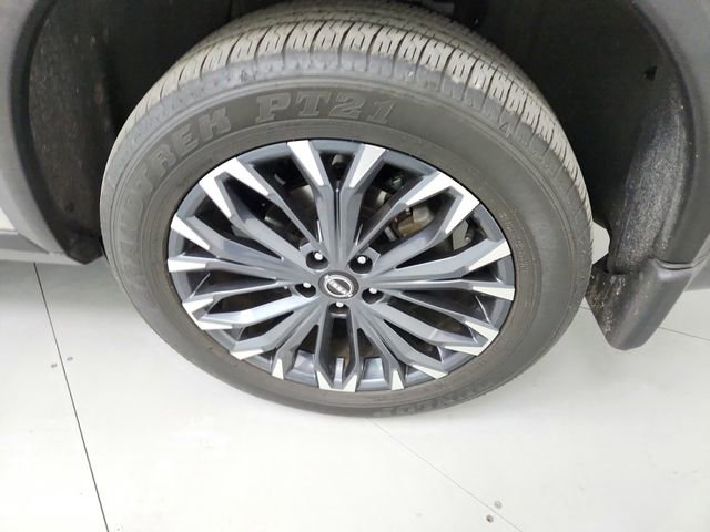 Used 2025 Nissan Rogue SL w/ Tech Package image 45