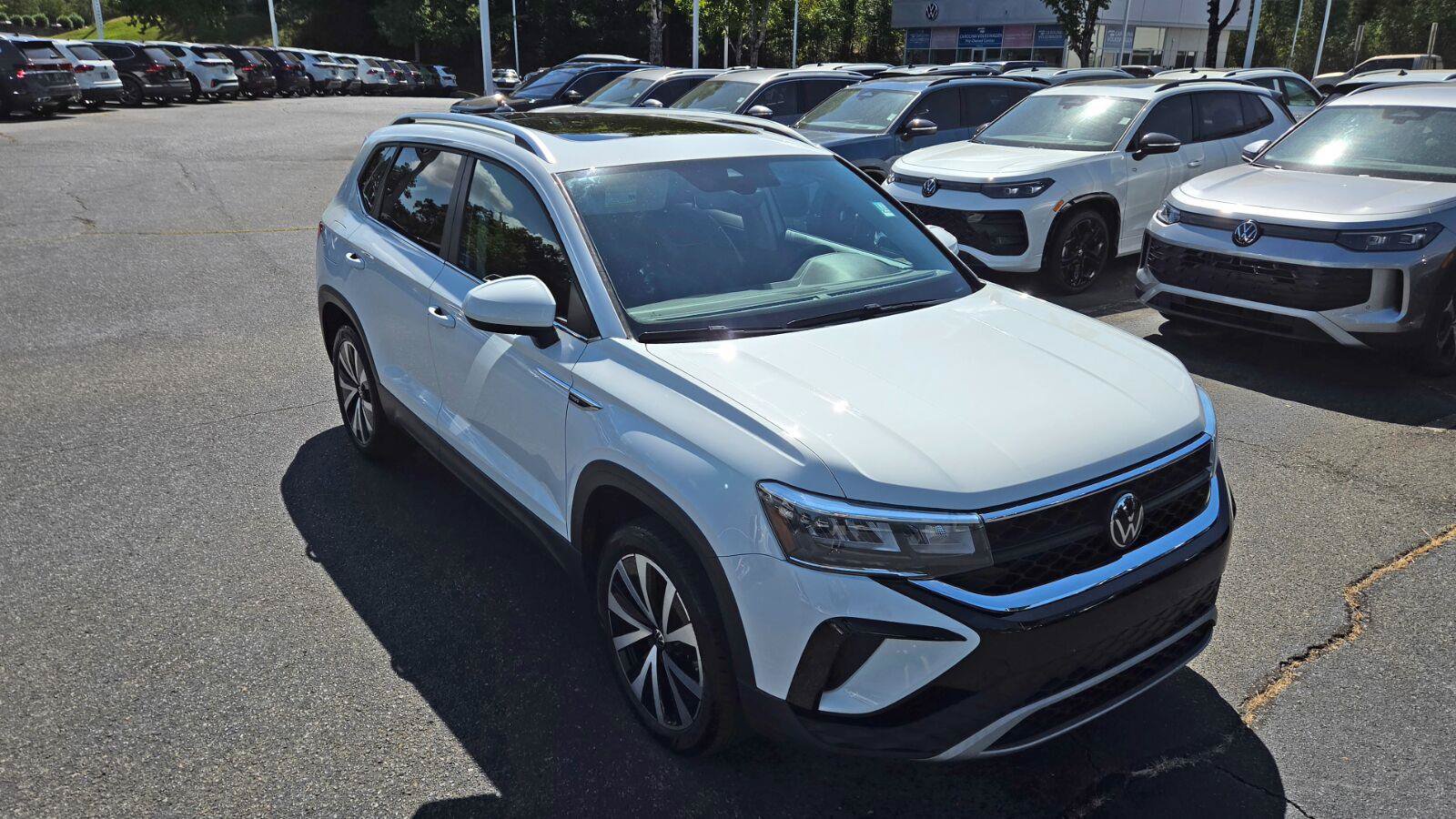 Certified 2023 Volkswagen Taos SE w/ Panoramic Sunroof Package FWD image 7