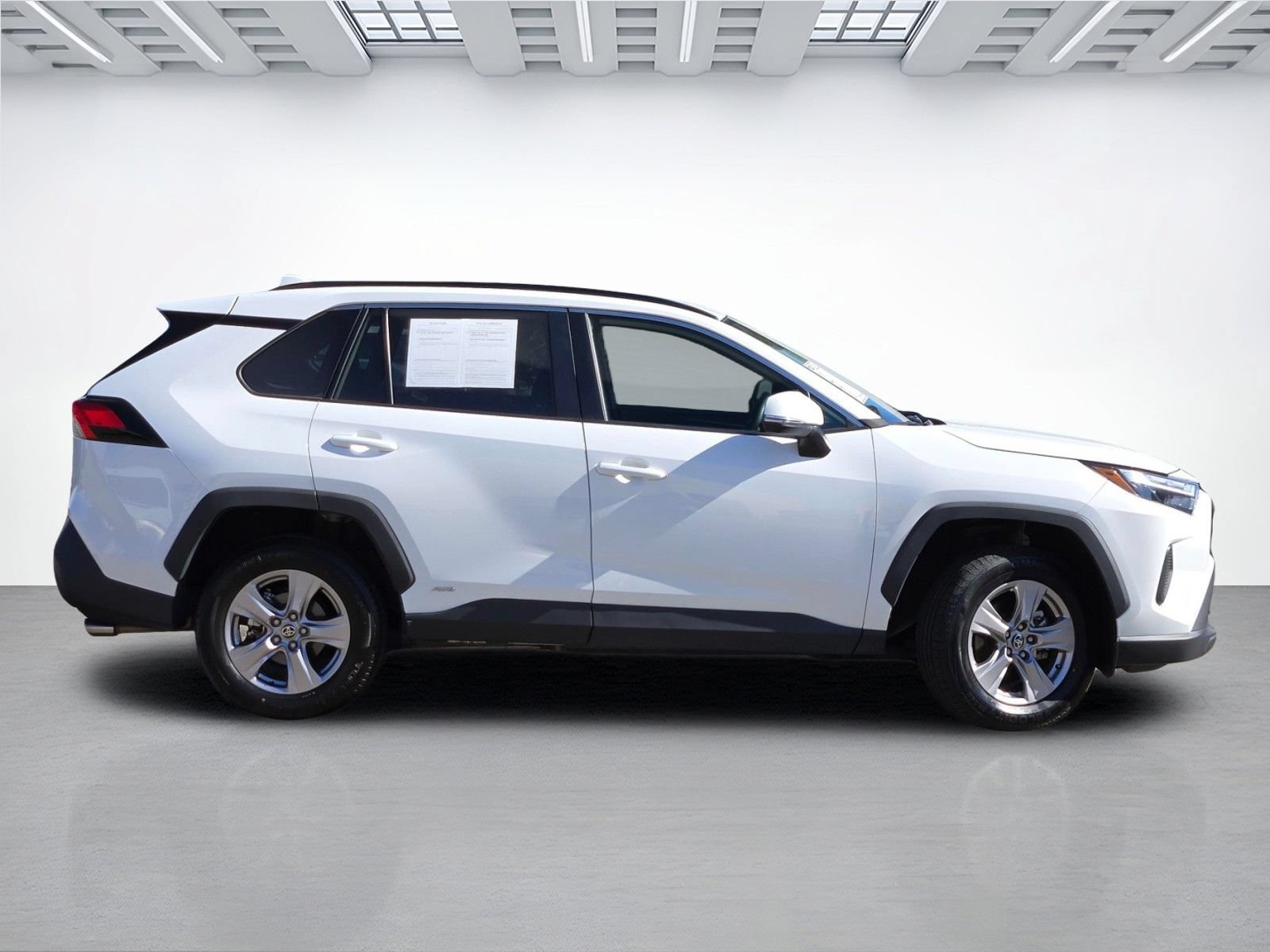 Used 2025 Toyota RAV4 XLE AWD/4WD image 3