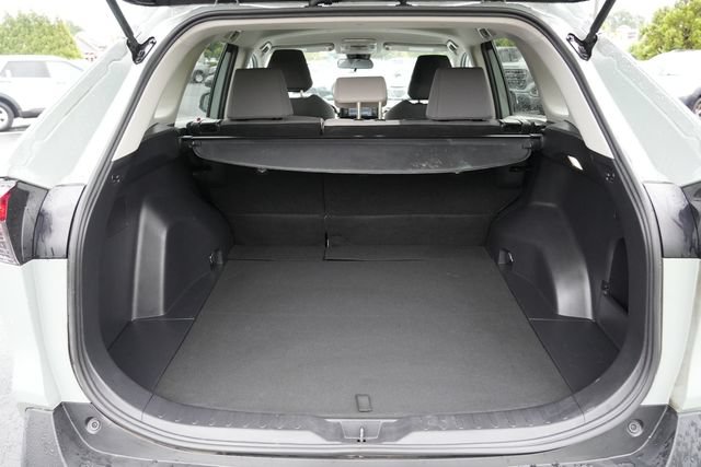 Used 2022 Toyota RAV4 XLE FWD image 11