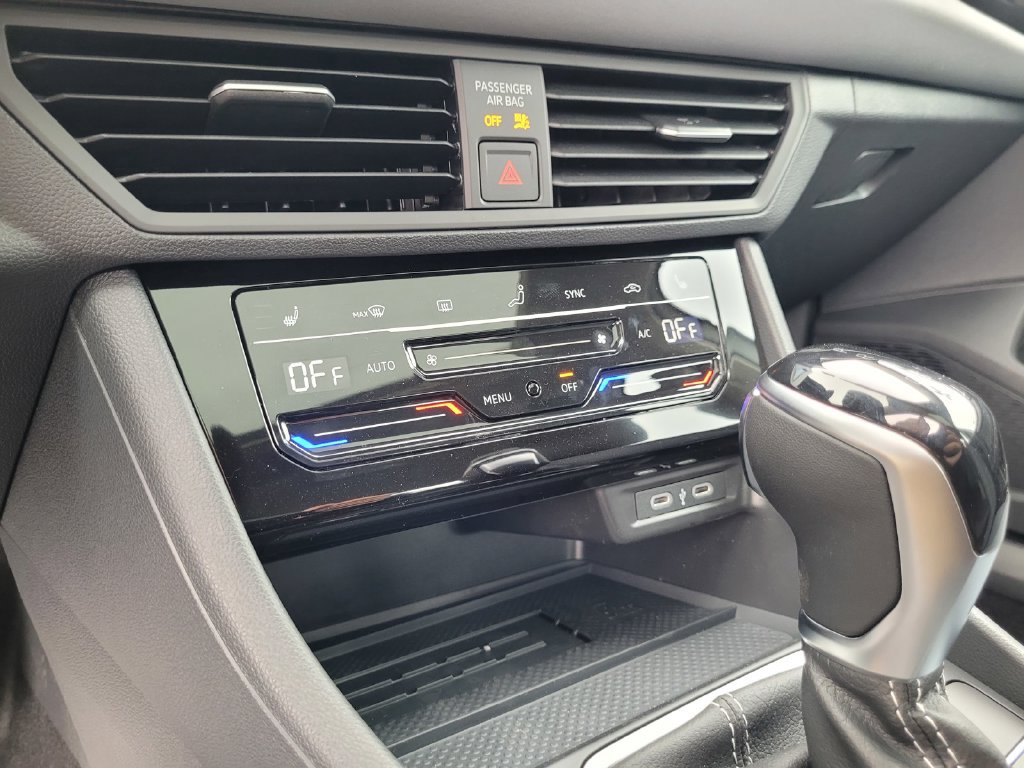 New 2026 Volkswagen Jetta SE FWD image 19