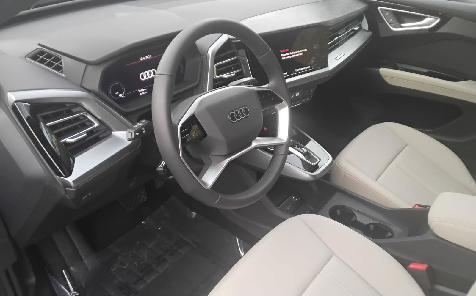 Used 2025 Audi Q4 e-tron Premium image 17