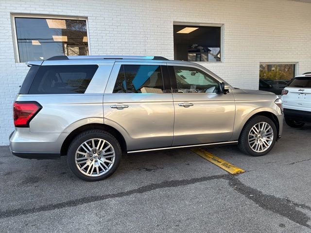 Used 2023 Ford Expedition Limited image 11
