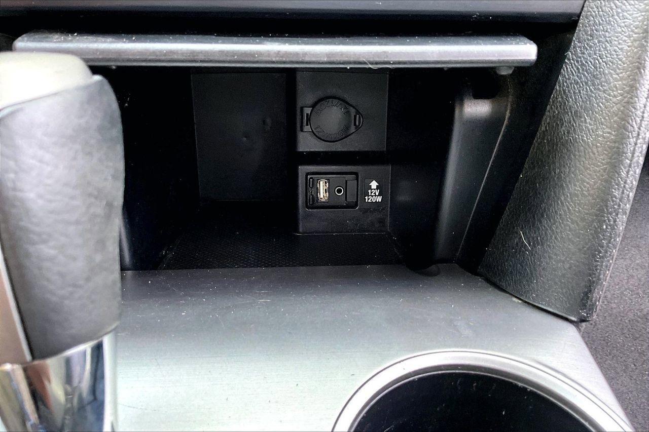 Used 2013 Toyota Camry SE FWD image 25