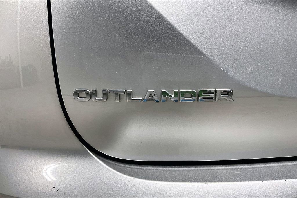 Used 2022 Mitsubishi Outlander ES image 39