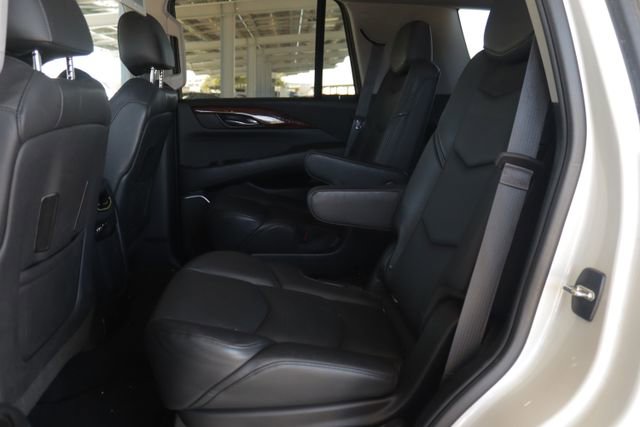 Used 2015 Cadillac Escalade Premium image 34