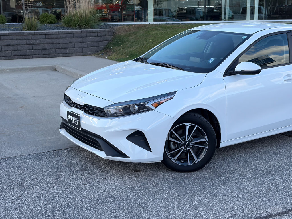 Used 2024 Kia Forte LXS w/ LXS Technology Package FWD image 2