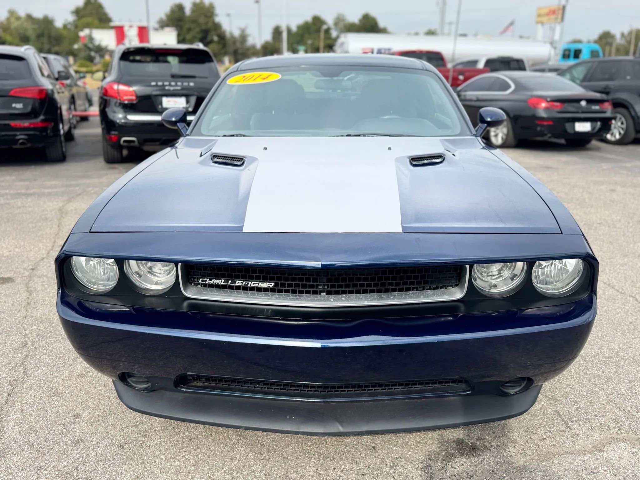 Used 2014 Dodge Challenger SXT RWD image 2