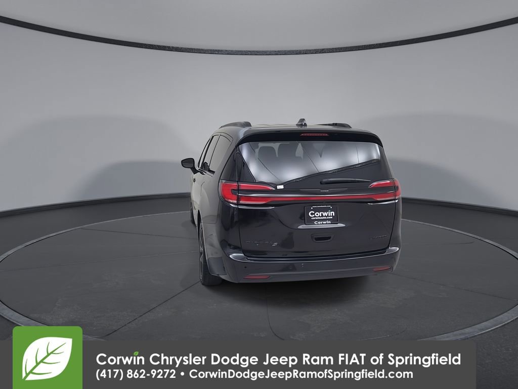 Certified 2025 Chrysler Pacifica Limited image 12