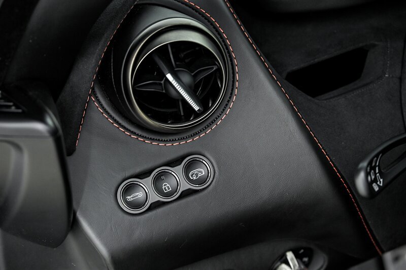Used 2018 McLaren 720S RWD image 20