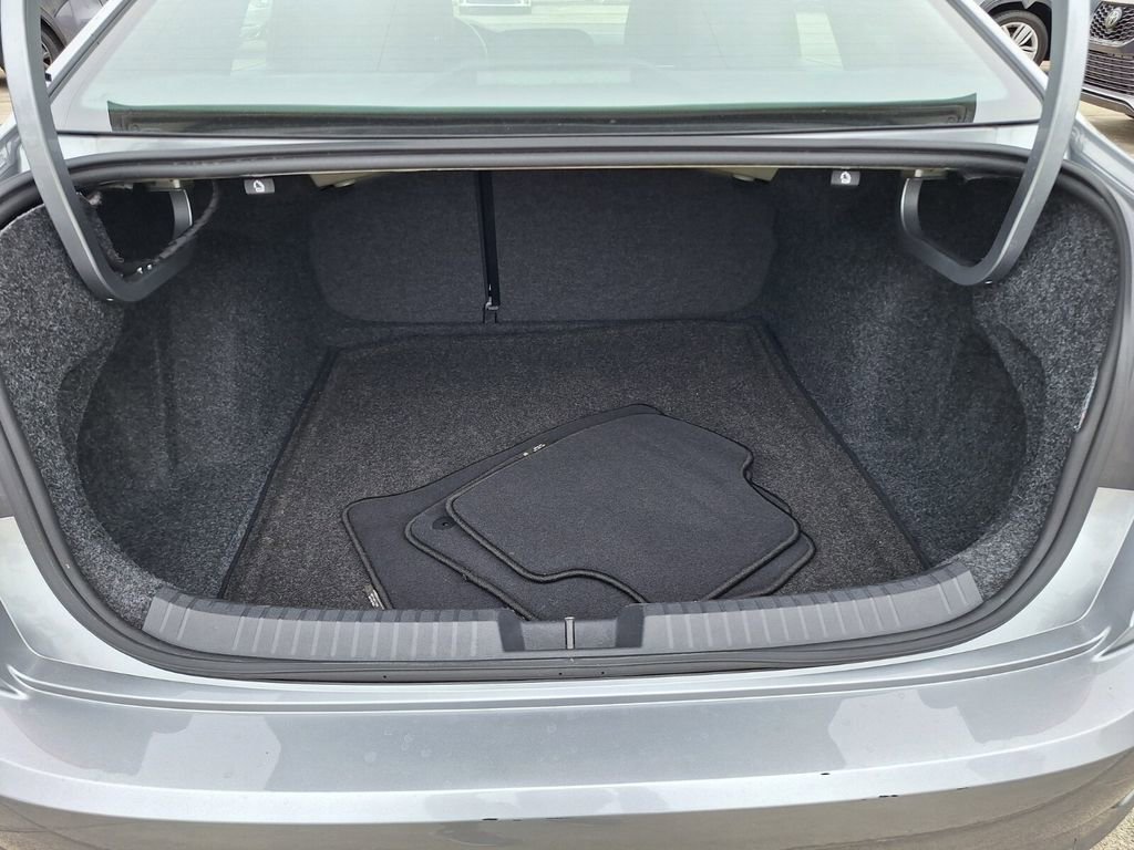 Used 2021 Volkswagen Jetta R-Line w/ R-Line Cold Weather Package image 23