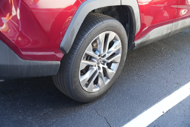 Used 2022 Toyota RAV4 XLE Premium AWD/4WD image 23