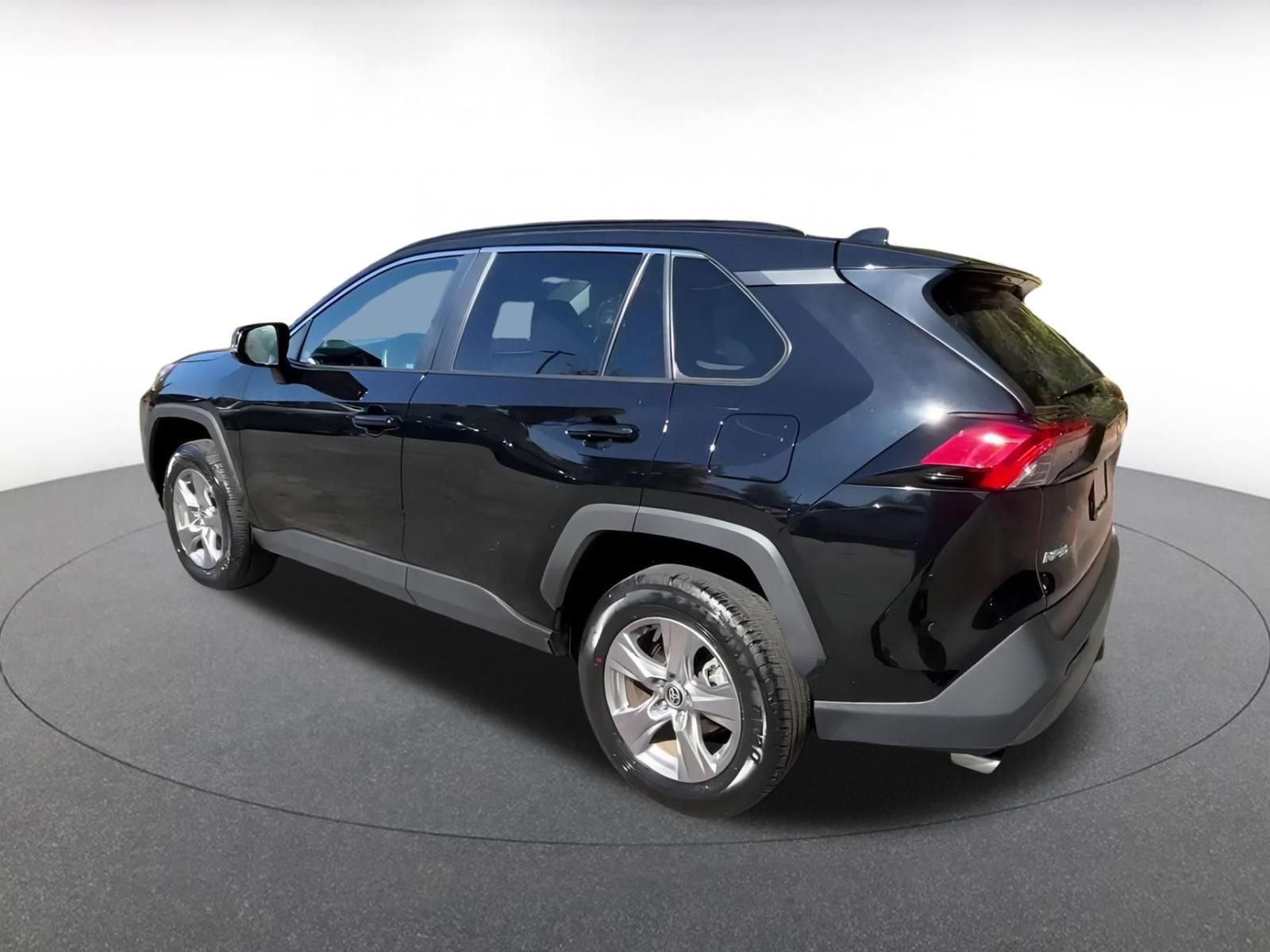 Used 2025 Toyota RAV4 XLE image 10