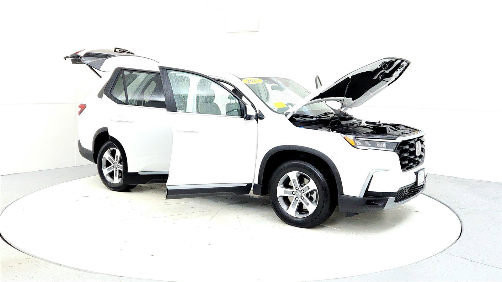 Used 2025 Honda Pilot EX-L image 12