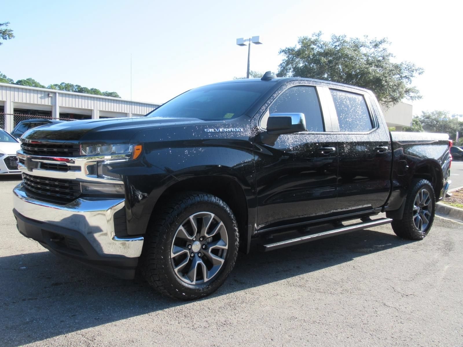 Used 2022 Chevrolet Silverado 1500 LT AWD/4WD image 3