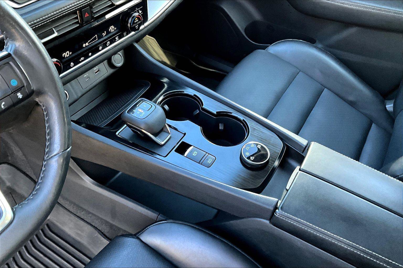 Used 2023 Nissan Rogue SV w/ SV Premium Package image 15