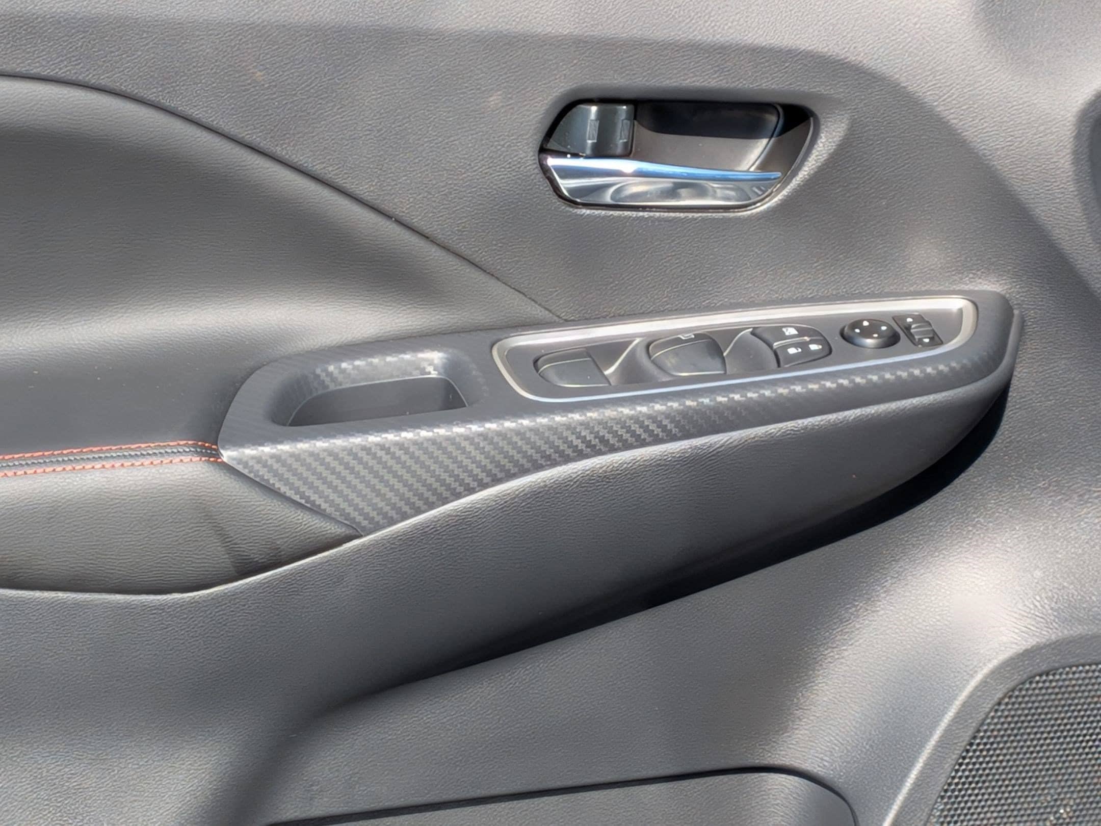 New 2025 Nissan Versa SR w/ Trunk Package FWD image 13