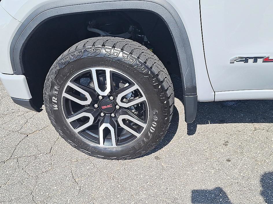 Used 2024 GMC Sierra 1500 AT4 w/ Technology Package AWD/4WD image 8