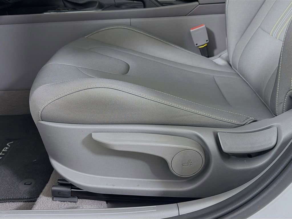 Used 2025 Hyundai Elantra Sport FWD image 21