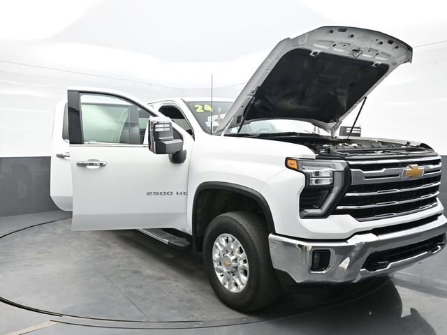 Used 2024 Chevrolet Silverado 2500 LTZ image 39