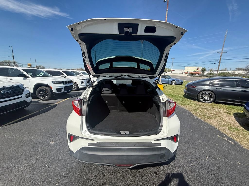 Used 2018 Toyota C-HR XLE image 5