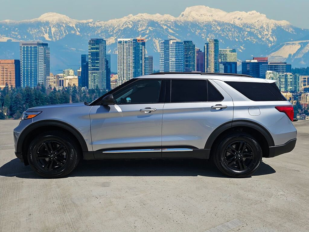 Used 2022 Ford Explorer XLT w/ Class IV Trailer Tow Package image 4