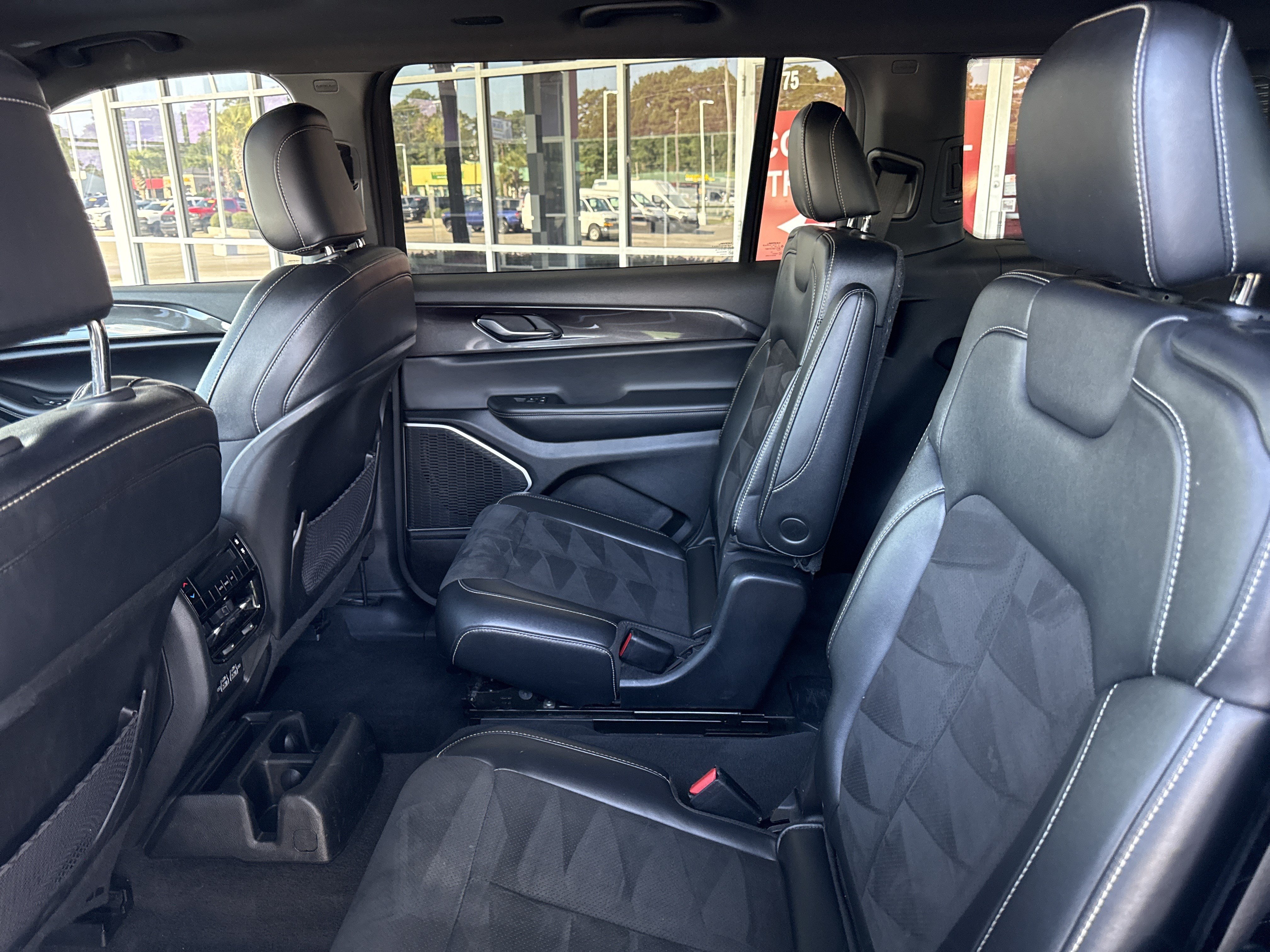 Used 2022 Jeep Grand Cherokee L Laredo AWD/4WD image 29