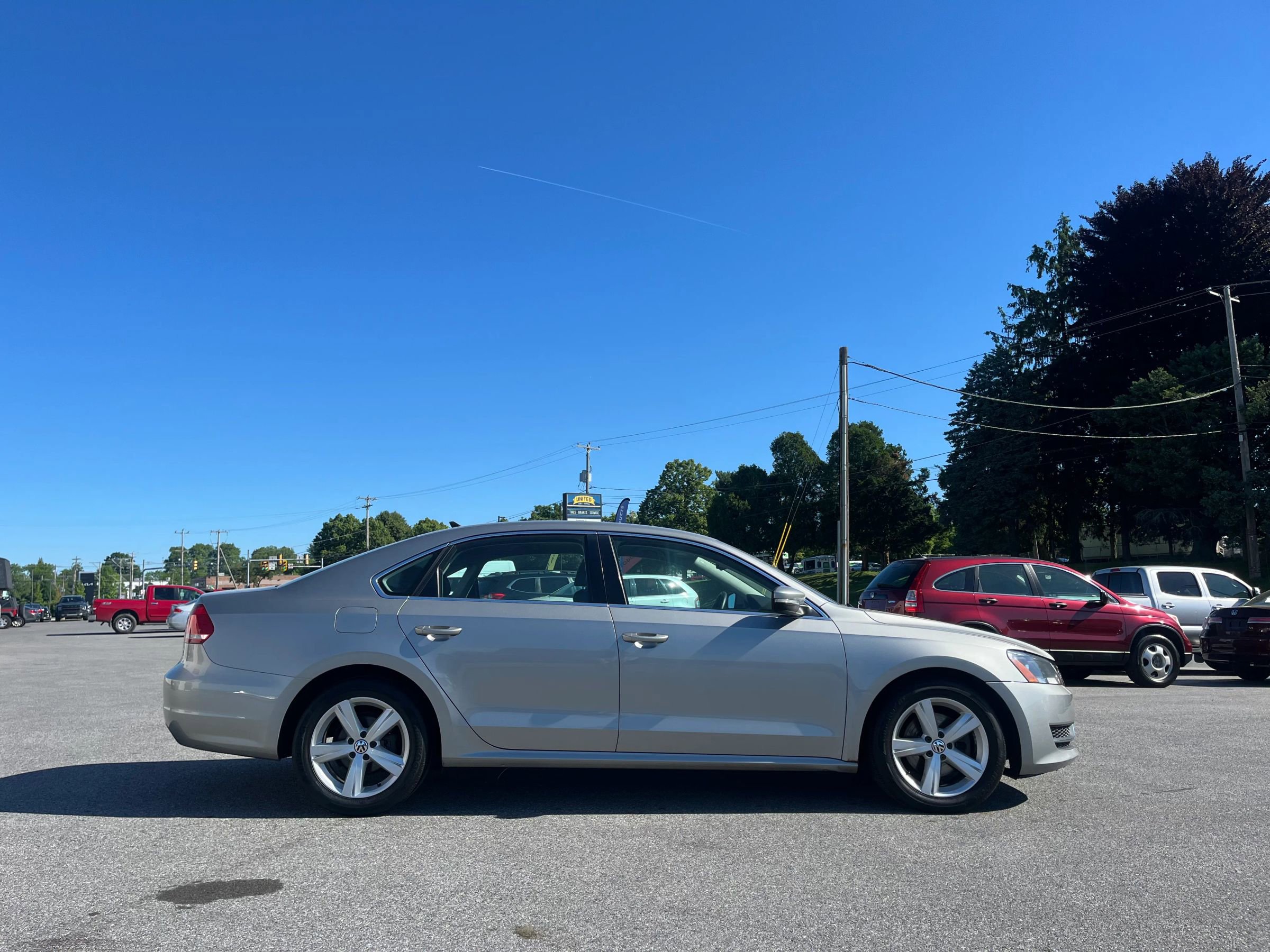 Used 2013 Volkswagen Passat 2.5 SE FWD image 2