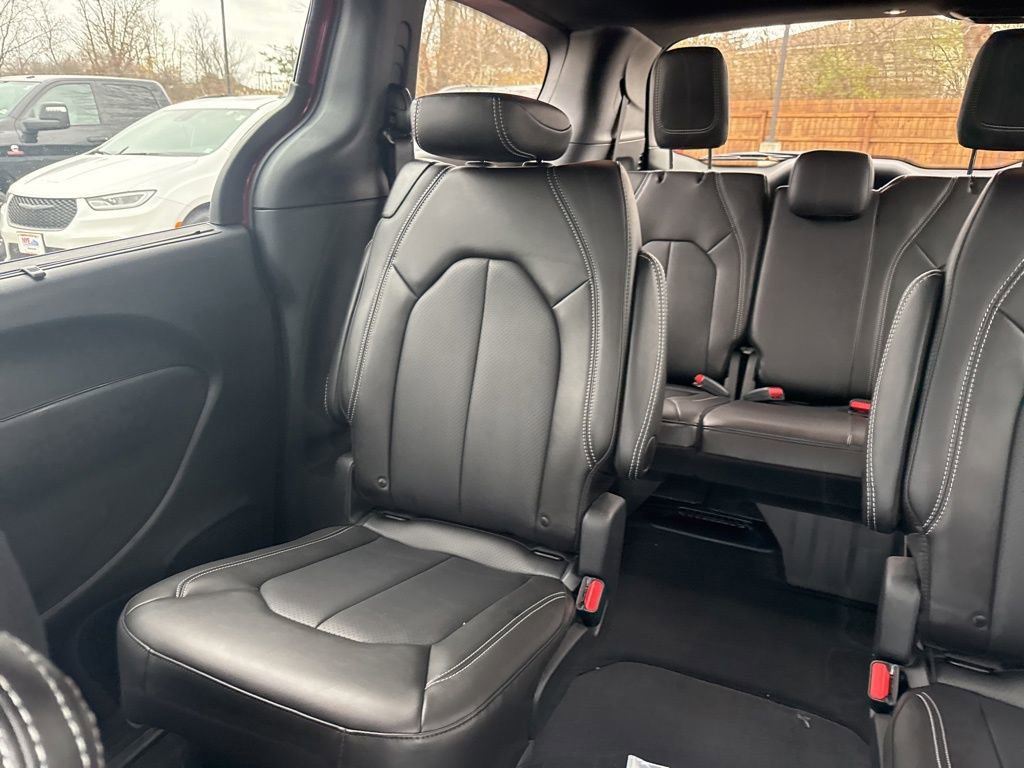 New 2026 Chrysler Pacifica Select image 14