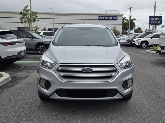 Used 2019 Ford Escape SE image 2