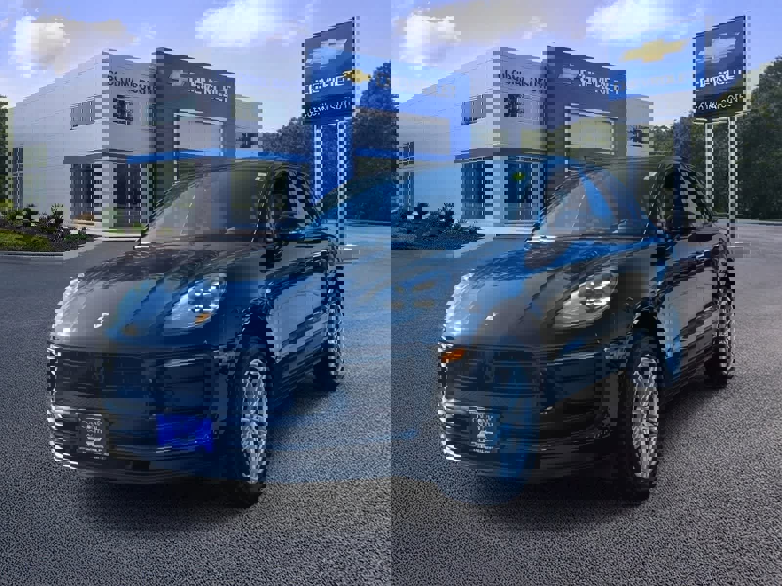 Used 2025 Porsche Macan image 1