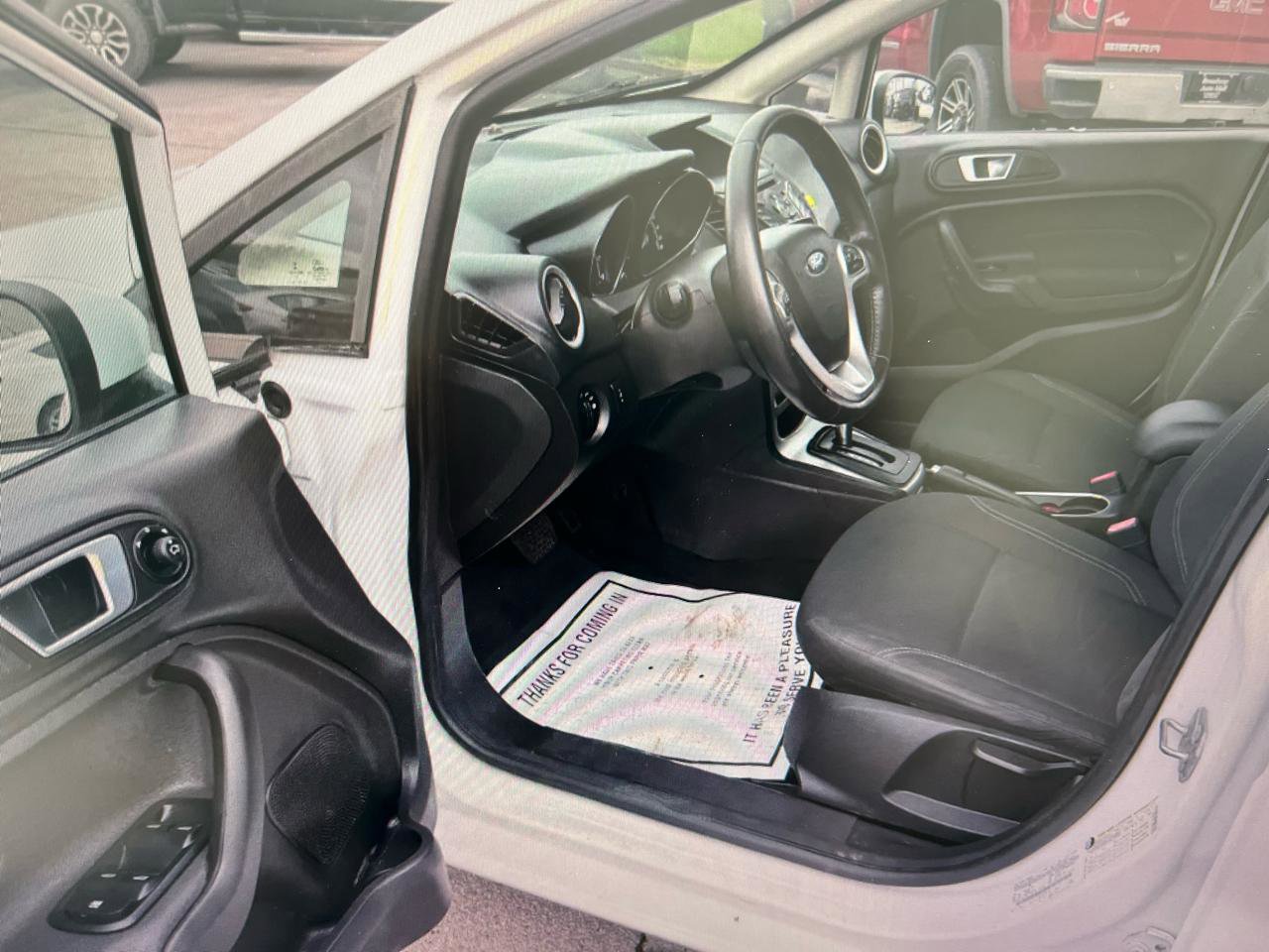 Used 2015 Ford Fiesta SE FWD image 10
