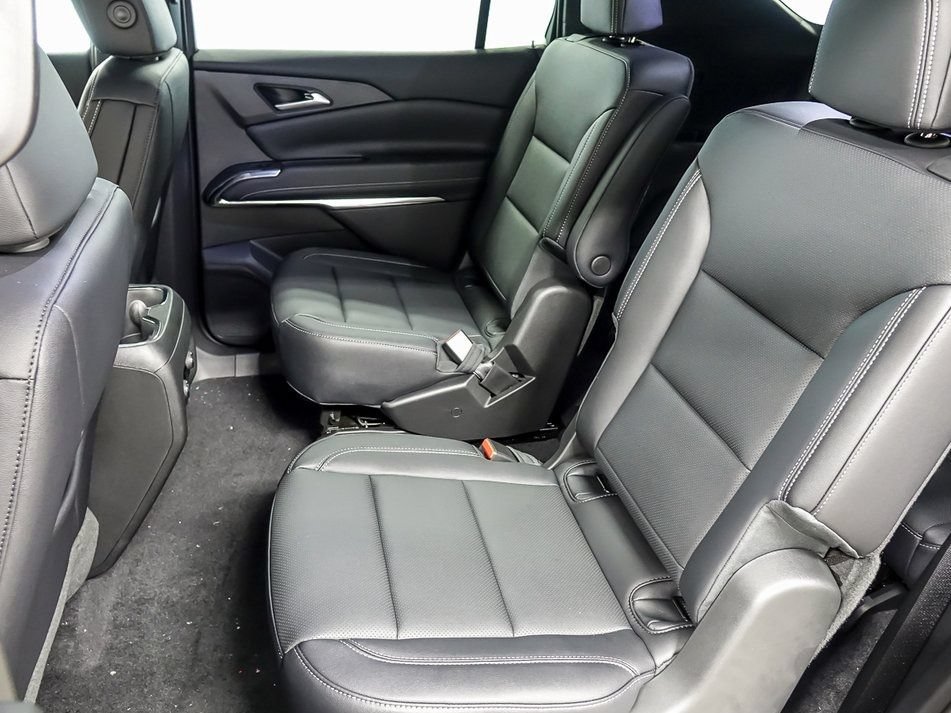 New 2026 Chevrolet Traverse LT w/ LPO, Floor Liner Package AWD/4WD image 11